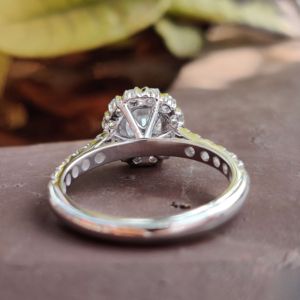 Bijoux de mode Bague de fiançailles en diamant Halo Lab Grown pour elle en argent sterling 925 luxueux - Product Image 2