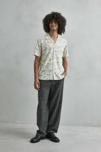 Camisa Hawaiana para Hombre, Estilo Playero, Antiarrugas, Manga Corta, Cuello en V, Estampada con Palmeras y Veleros, Verano, Casual, Vacaciones - Product Image 3