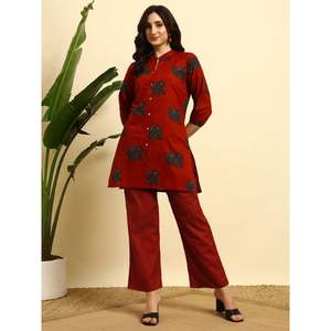 Ensemble Kurti et Palazzo en coton floral de qualité supérieure pour femmes |   Vêtements ethniques décontractés d'été avec décoration fendue |   Tissu respirant - Product Image 1