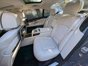 BMW M760i xDrive d'occasion 2020, conduite à gauche/droite - Product Image 5