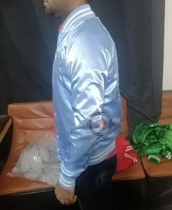 Chaqueta Varsity de Satén Personalizada al por Mayor, Chaqueta Bomber Ligera de Estilo Clásico de Béisbol para Hombre y Mujer, Fabricante OEM - Product Image 3