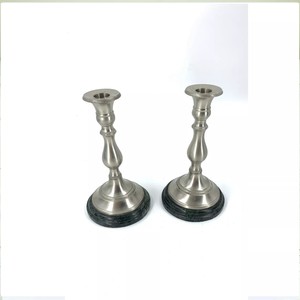 Portavelas de Metal artístico moderno con silueta geométrica, perfecto para Decoración de mesa, interiores de hogar y decoración de bodas - Product Image 4