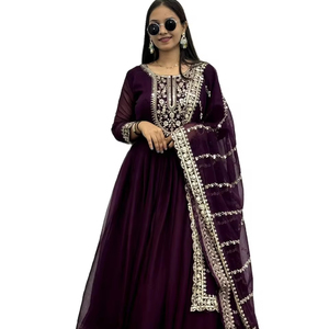 Robes longues décontractées pour femmes en rayonne georgette imprimée avec doublure en coton attachée, Inde - Product Image 1