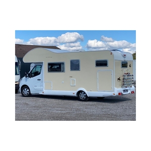 Autocaravana de Lujo 2015 - Emisión Euro 5, 4-6 Pasajeros, Blanca, para Viajes Familiares, con Piso Acrílico y Cocina - Product Image 1