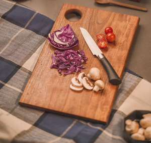Planche à découper en bois d'acacia artisanale, réversible, finition lisse, antibactérienne, écologique, pour une utilisation en cuisine |   Logo personnalisé en gros - Product Image 5
