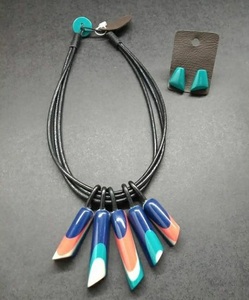 Collar de cordón de resina/cuero de lujo de tendencia superior, Pendientes colgantes de resina brillante, joyería para mujer, collar de diseñador, productos - Product Image 1