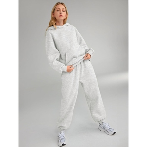 Survêtement de sport décontracté de conception professionnelle pour la saison d'hiver Logo personnalisé Jogging Sweat à capuche pour femmes Survêtement - Product Image 3