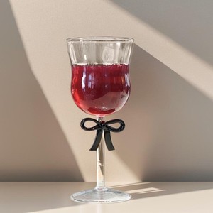 Verres à vin en verre classiques faits à la main BRUSHSTROKE BLISS avec nœud papillon - Écologiques et durables, qualité luxueuse pour les fêtes - Product Image 3