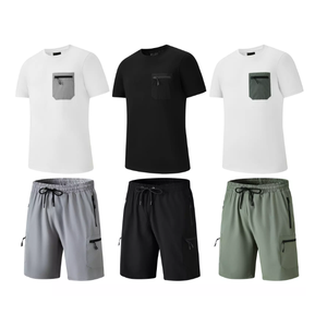 Tenue de style moderne pour hommes T-shirt surdimensionné et short mi-long de coupe décontractée Tissu doux et respirant pour l'été - Product Image 1