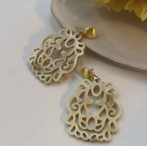 Boucles d'oreilles modernes classiques en corne de buffle polie brillante pour femmes HF Crafts Cadeau d'amour élégant pour les fêtes par glowin fashion - Product Image 3