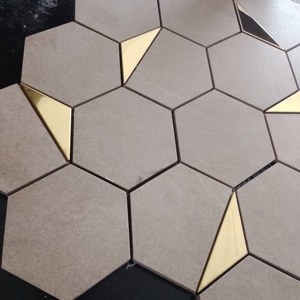 Shangar Custom Create 73mm Hexagon Mosaic Gold Metal Chip Porcelana esmaltada para paredes de baño y áreas de ducha Área de comedor - Product Image 4