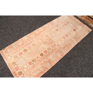 Alfombra turca de 2.7x6.6 pies, alfombra vintage de patchwork, alfombra geométrica naranja con elementos florales. - Product Image 3