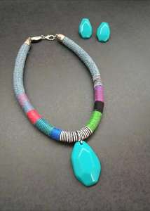 Vente en gros nouveauté, pendentif en métal de haute qualité, mode élégante, colliers colorés pour femmes, collier pour fiançailles, mariage - Product Image 2