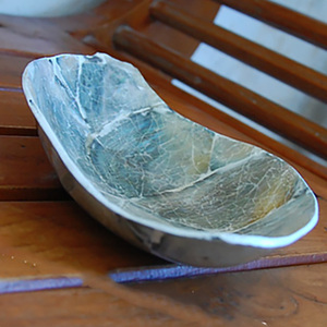 Artesanía con Conchas, Tazón Decorativo, Arte Indonesio, Joyería de Conchas Marinas, Bandeja de Conchas, Artesanía con Estilo, Tallada y Pulida con Motivos Decorativos - Product Image 1