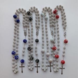 <span class=keywords><strong>Collana</strong></span> <span class=keywords><strong>Rosario</strong></span> Cattolico Personalizzata Multicolore a Sei Strati <span class=keywords><strong>in</strong></span> Lega di Zinco con Croce, Perle Placcate <span class=keywords><strong>Oro</strong></span> e Strass - Product Image 3