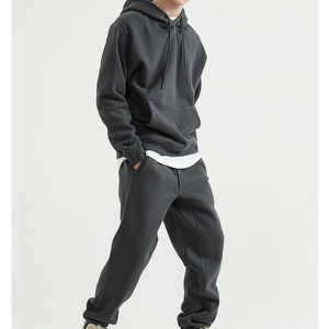 Chándal deportivo de dos piezas con logotipo impreso - Product Image 2