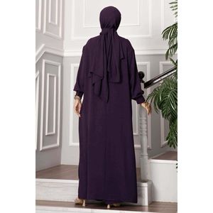 Conjunto de Dos Piezas de Hijab Casual Otoñal en Satén y Chifón Color Ciruela con Diseño Largo de Medio Botón y Adornos de Cuentas - Product Image 4