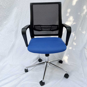 Silla de Oficina Ergonómica Giratoria HOM1016-01 con Cojín Verde, Diseño Minimalista, Altura Ajustable y Respaldo de Malla para Uso Doméstico - Product Image 4