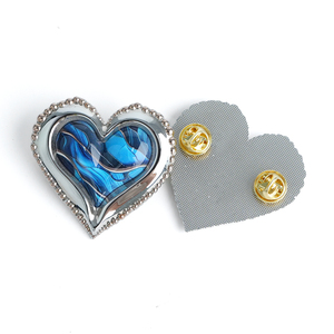 Pin de solapa con forma de corazón con impresión UV 3D, insignia de Pin de solapa de Metal personalizada por el fabricante, SIN LIMITACIÓN DE MOQ - Product Image 2