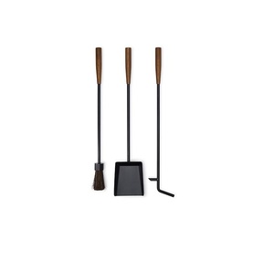 Ensemble d'outils de feu de forgeron antique avec un look artisanal et des pièces fonctionnelles idéales pour les maisons de cabine ou patrimoniales - Product Image 1