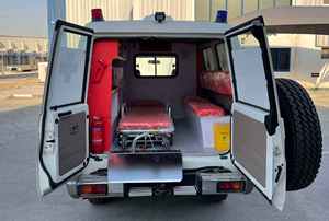 Toyota Land Cruiser d'occasion économique avec toit rigide, ambulance LX78 - Product Image 6