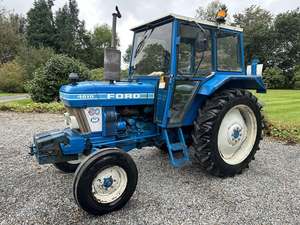 Tractor Agrícola Usado Ford 4610 con Cabina Cerrada - Product Image 1