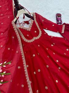 ชุดราตรีผ้าไหมแฟนซีสำหรับเจ้าสาวชุดราตรียาวสไตล์ Anarkali จากชนเผ่า - Product Image 5