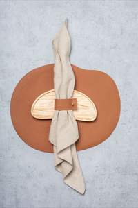 Ronds de serviette en cuir décoratifs de style vintage pour ajouter du charme aux accessoires rustiques de cuisine et de salle à manger - Product Image 6