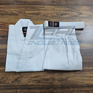 Vente en gros d'uniformes de karaté avec logos personnalisés toile WKF karaté KATA gi uniformes de karaté vêtements kimono pour l'entraînement et la compétition - Product Image 1