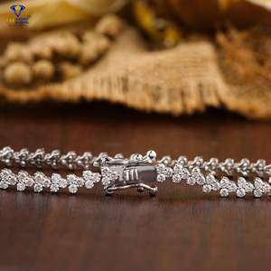 Bracelet rond en or blanc 18 carats avec diamant taillé en brillant 2.82 CT Bijoux en pierre de laboratoire de style religieux certifiés IGI - Product Image 2