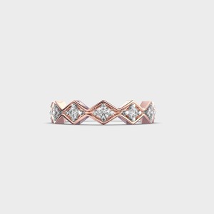 Anillo de compromiso de diamante cultivado en laboratorio con engaste de bisel y puntas, banda de media eternidad de siete piedras, completo con anillo de boda a juego. - Product Image 1