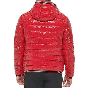 Veste matelassée en toile pour homme sur mesure OEM, rouge, brillant, imperméable, écologique, d'hiver, à capuche, isolée, pour l'extérieur - Product Image 3