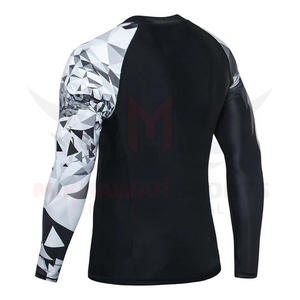 Rashguard à manches courtes personnalisé pour le surf, le MMA et le Jiu-Jitsu – Créez votre propre logo – T-shirt de compression sublimé pour arts martiaux pour hommes - Product Image 2
