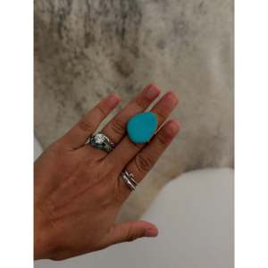 Anillo Navajo Hecho a Mano con Turquesa Kingman y Plata de Ley, Joyería Cultural Coleccionable, Talla 6 - Product Image 3