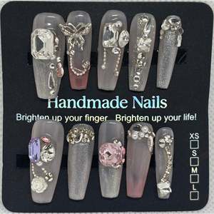 Producto con Patrón de Mariposas Pequeñas Decoradas - Product Image 1