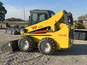 รถตักล้อยาง Wacker Neuson SW21 แบบ Skid Steer ขนาดเล็ก มือสอง พร้อมบุ้งกี๋ - Product Image 1
