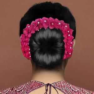 Tip Top Fashions Broche de pelo floral rosa de piedra austriaca 1502299D Hecho de aleación de zinc duradera - Product Image 1