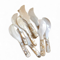 Couteau en nacre pour la restauration fine et la vaisselle, fabriqué à la main à partir de coquillages naturels et soigneusement produit au Vietnam