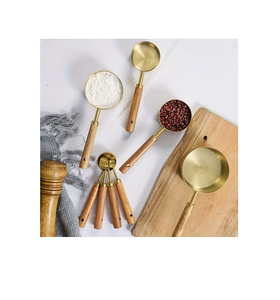 Tazas y cucharas medidoras de latón Artesanías de alta calidad Herramientas de cocina Gadgets Venta caliente Mango de madera - Product Image 1