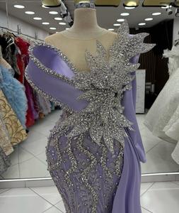 Robe de bal élégante à épaules dénudées en satin antistatique, coupe trapèze, longueur au sol, corsage perlé, motif en dentelle, décoration glamour pour soirée - Product Image 4