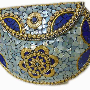Pochette de soirée bohème vintage avec chaîne décorée de perles, de luxe pour femmes - Product Image 1