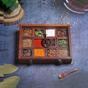 Boîte à épices en bois et en verre favorise un stockage alimentaire hygiénique en gardant les épices couvertes et protégées de manière sûre. - Product Image 3