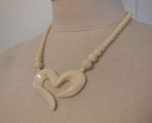 Collar colgante de resina colorido hecho a mano para mujer - Product Image 4