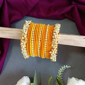 Fabricants de bijoux indiens Ensemble de bracelets en velours et cristal perlés en fausse perle pour femmes, jaune - Product Image 2