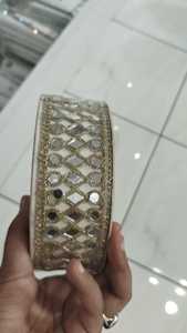 Hecho a medida con brillo y tradición con encaje de espejo para manualidades étnicas y acentos de diseño llamativos. - Product Image 2