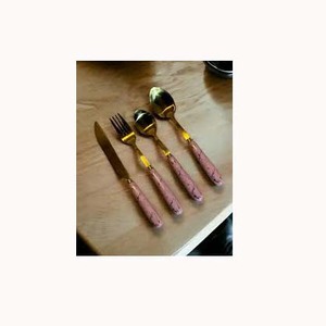 Juego de cubiertos pulidos dorados de acero inoxidable con mango de hueso de lujo, gran venta a granel, precio de mercado genuino - Product Image 1