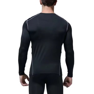 T-shirt de compression ajusté pour homme, personnalisé en gros, séchage rapide, musculation, fitness, haut d'entraînement de musculation - Product Image 3