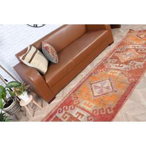 Alfombra Vintage de 2.7x11.2 pies, Alfombra Turca, Alfombra de Lana con Bordes Rojo Anaranjado - Product Image 3