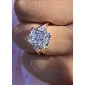 Anillo de diamantes atemporal de Plata de Ley 925 de lujo de exportador indio con diamantes CZ brillantes disponibles a buen precio - Product Image 1