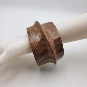 Nueva Pulsera de Madera Elegante, Diseño Clásico Redondo en Tono Amarillo, Joyería Unisex, Accesorio de Moda con Estilo - Product Image 4